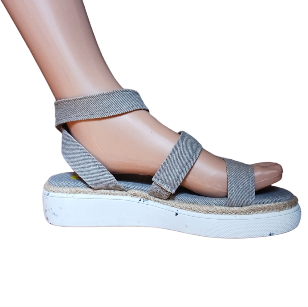 'Rocket Dog' Sandals and Necklace - Picture 5 of 5